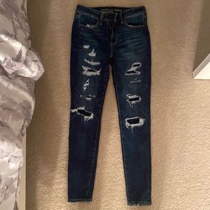 Womens American eagle size 6 ripped jeans in great condition